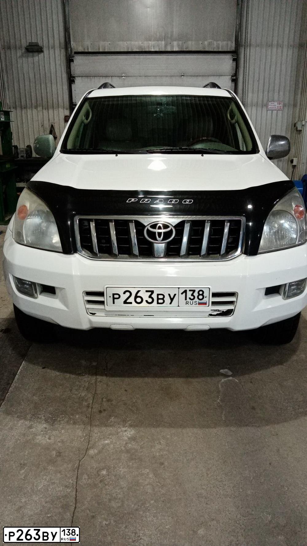 Фото автомобиля TOYOTA LANDCRUISER, 2008 — госномер Р263ВУ138. Цвет: СЕРЕБРИСТО-БЕЛЫЙ