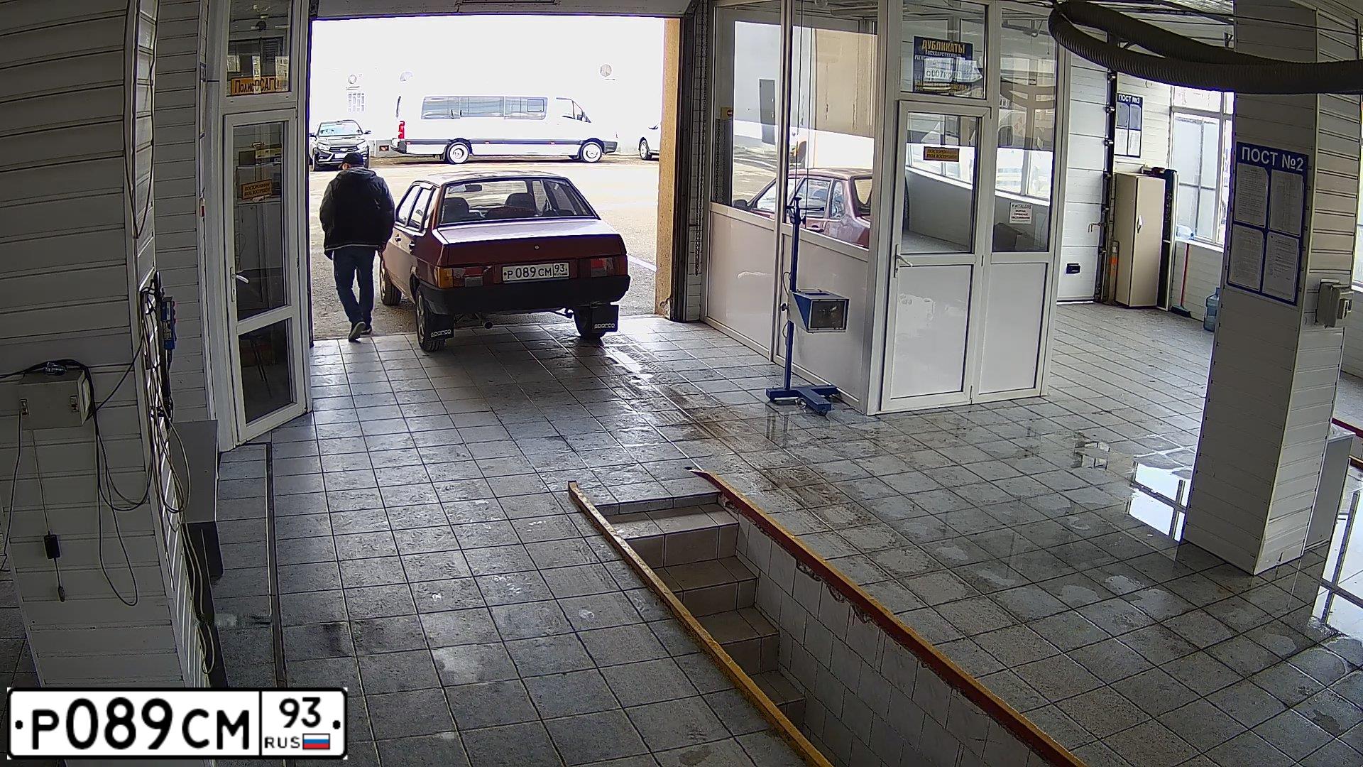Фото автомобиля LADA 2109 SAMARA, 1997 — госномер У998ЕС761. Цвет: ВИШНЕВЫЙ