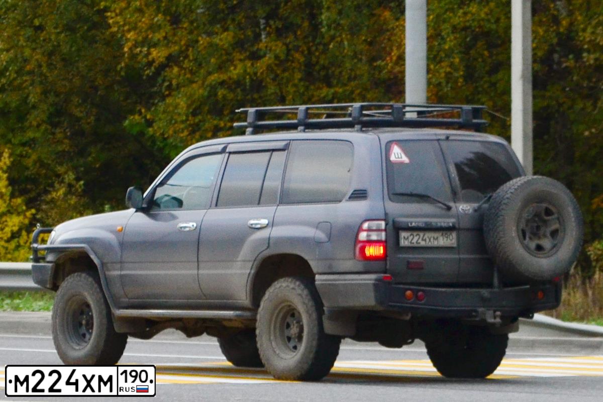 Фото автомобиля TOYOTA LAND CRUISER, 2004 — госномер А392КК977. Цвет: ТЕМНО-СЕРЫЙ
