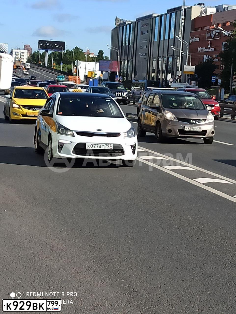 Фото автомобиля HYUNDAI SANTA FE, 2017 — госномер К929ВК799. Цвет: СИНИЙ