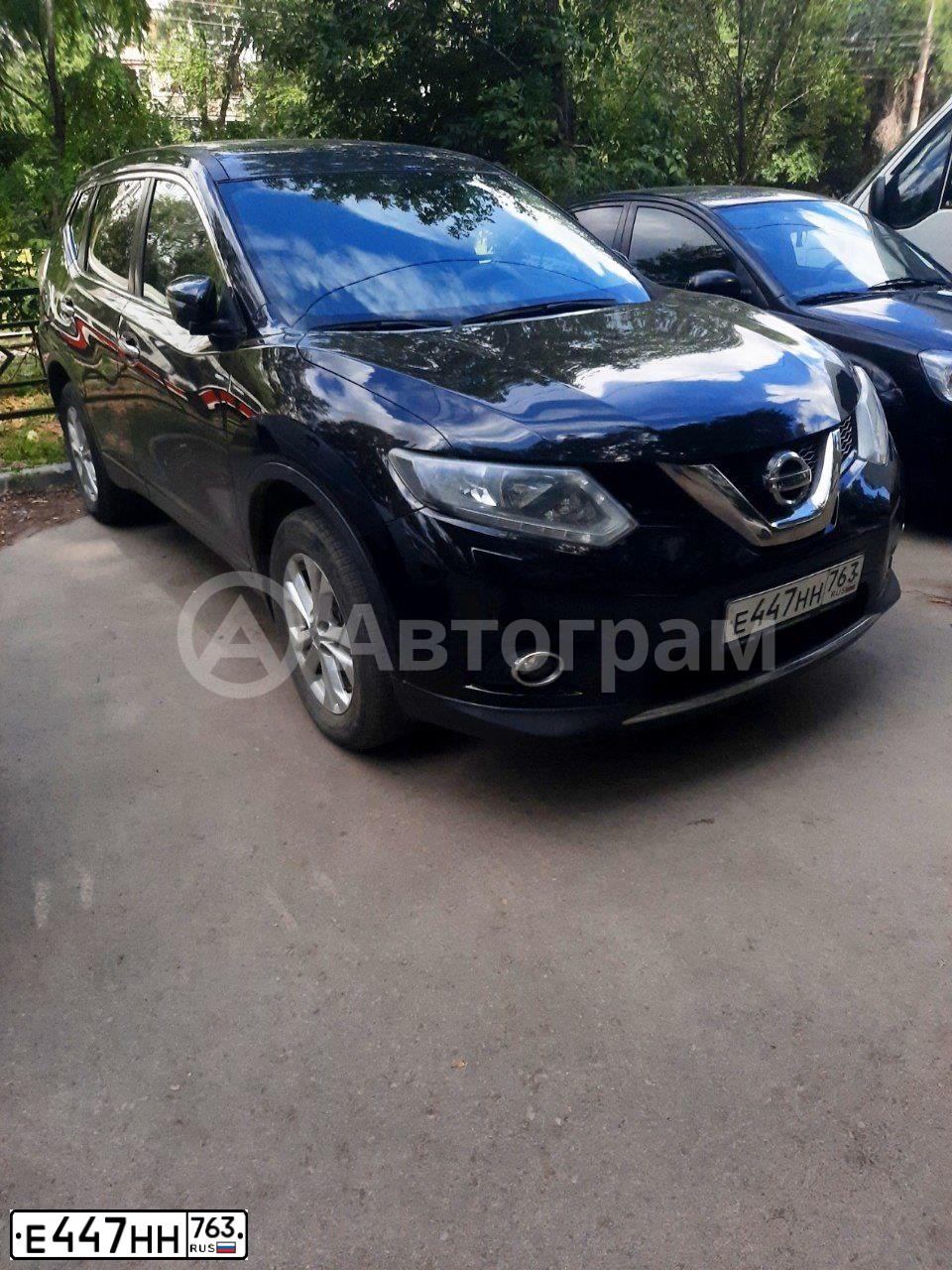 Фото автомобиля NISSAN X-TRAIL, 2015 — госномер Е447НН763. Цвет: ЧЕРНЫЙ