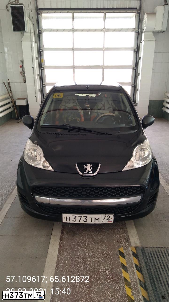 Фото автомобиля PEUGEOT 107, 2011 — госномер Н373ТМ72. Цвет: ЧЕРНЫЙ