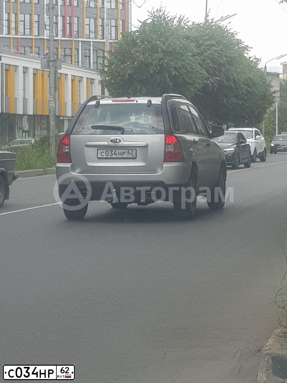Фото автомобиля KIA SPORTAGE, 2008 — госномер С034НР62. Цвет: СТАЛЬНОЙ