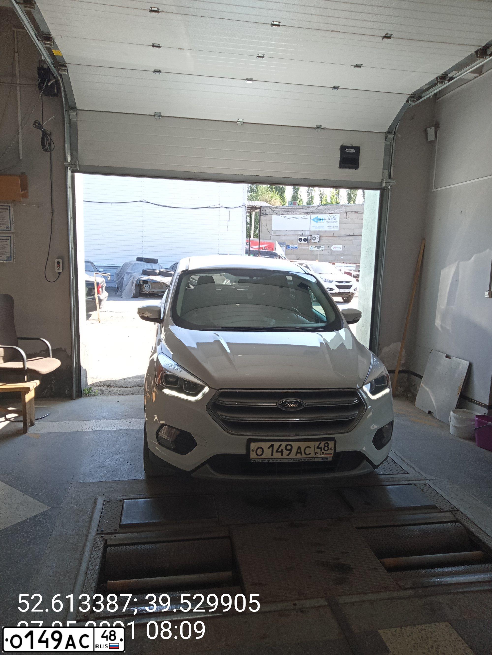 Фото автомобиля FORD KUGA, 2017 — госномер О149АС48. Цвет: БЕЛЫЙ