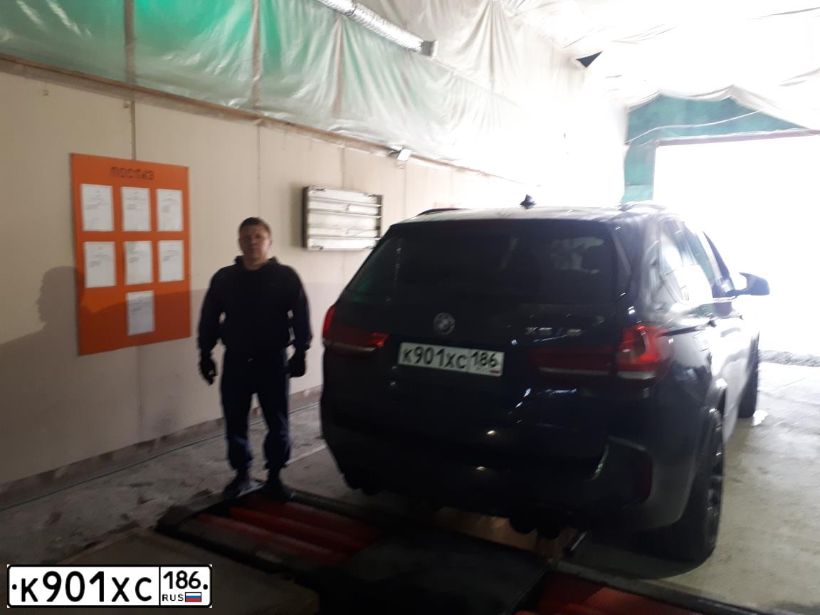 Фото автомобиля БМВ X5M, 2015 — госномер С299ХТ196. Цвет: ЧЕРНЫЙ
