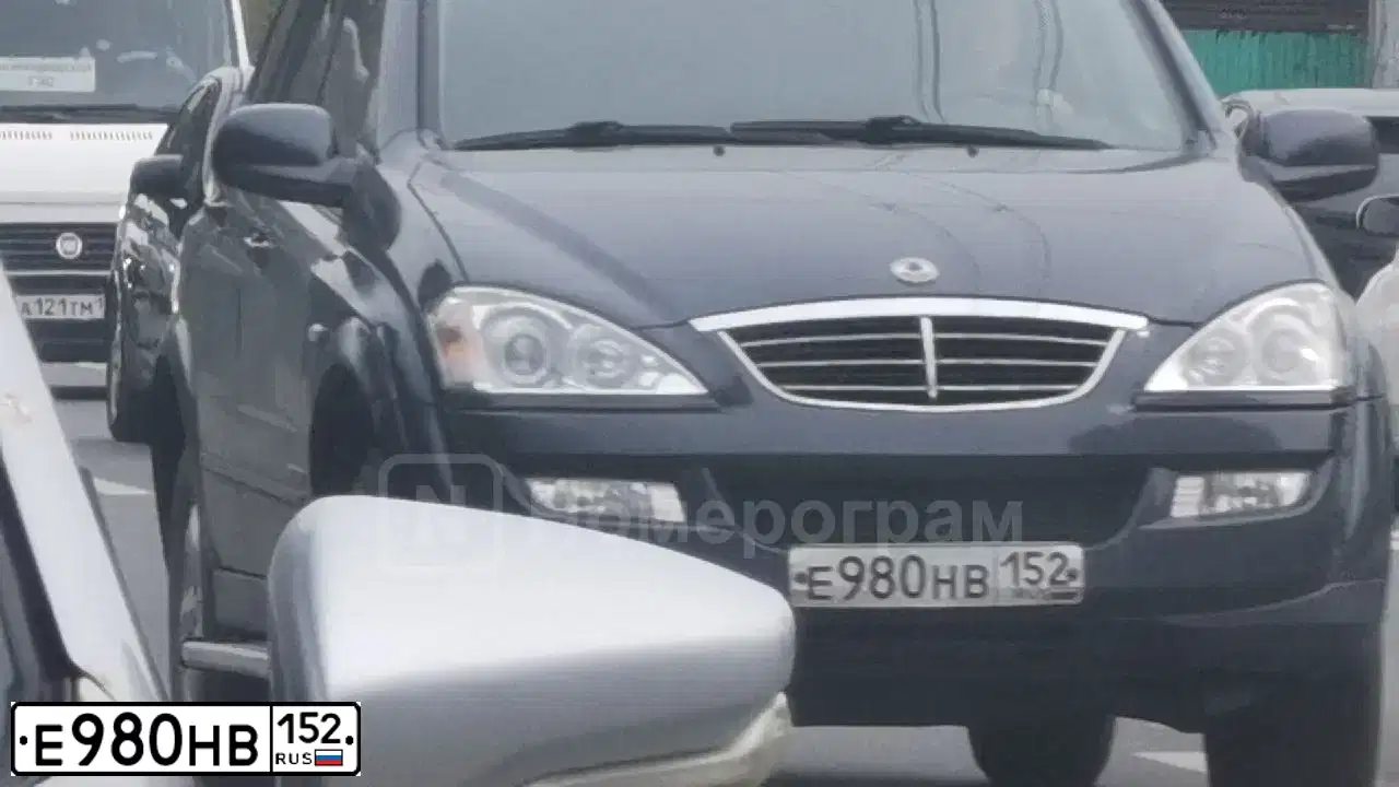 Фото автомобиля SSANGYONG KYRON, 2011 — госномер Е980НВ152. Цвет: СЕРЫЙ