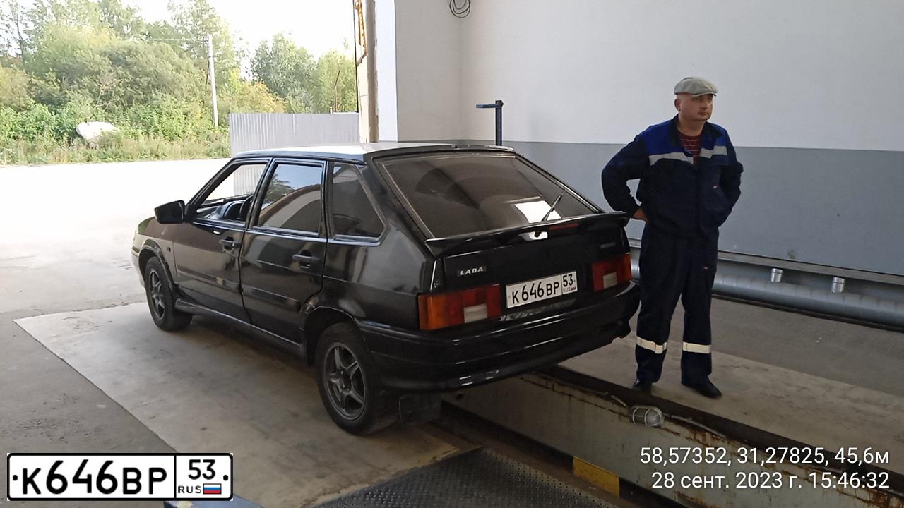 Фото автомобиля LADA 2114 SAMARA, 2010 — госномер К645НО53. Цвет: СИНЕ-ЧЕРНЫЙ