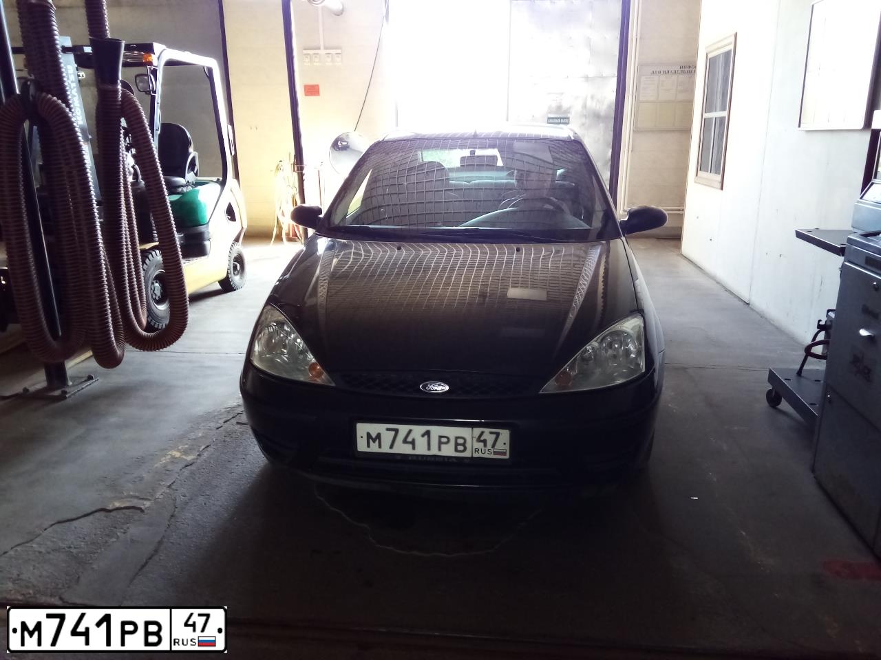 Фото автомобиля FORD FOCUS, 2004 — госномер М741РВ47. Цвет: ЧЕРНЫЙ