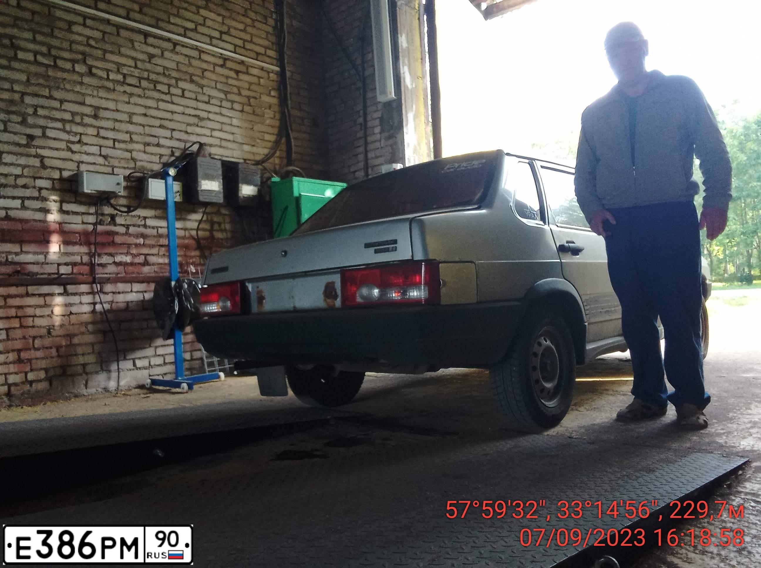 Фото автомобиля LADA 2109 SAMARA, 2004 — госномер К131КЕ53. Цвет: СЕРЫЙ СВЕТЛЫЙ