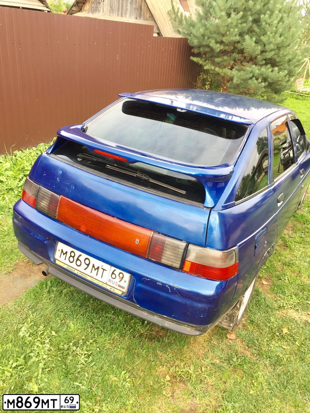 Фото автомобиля LADA 2112 LADA, 2004 — госномер К106ВМ53. Цвет: СЕРЕБРИСТЫЙ ЯРКО-СИНИЙ