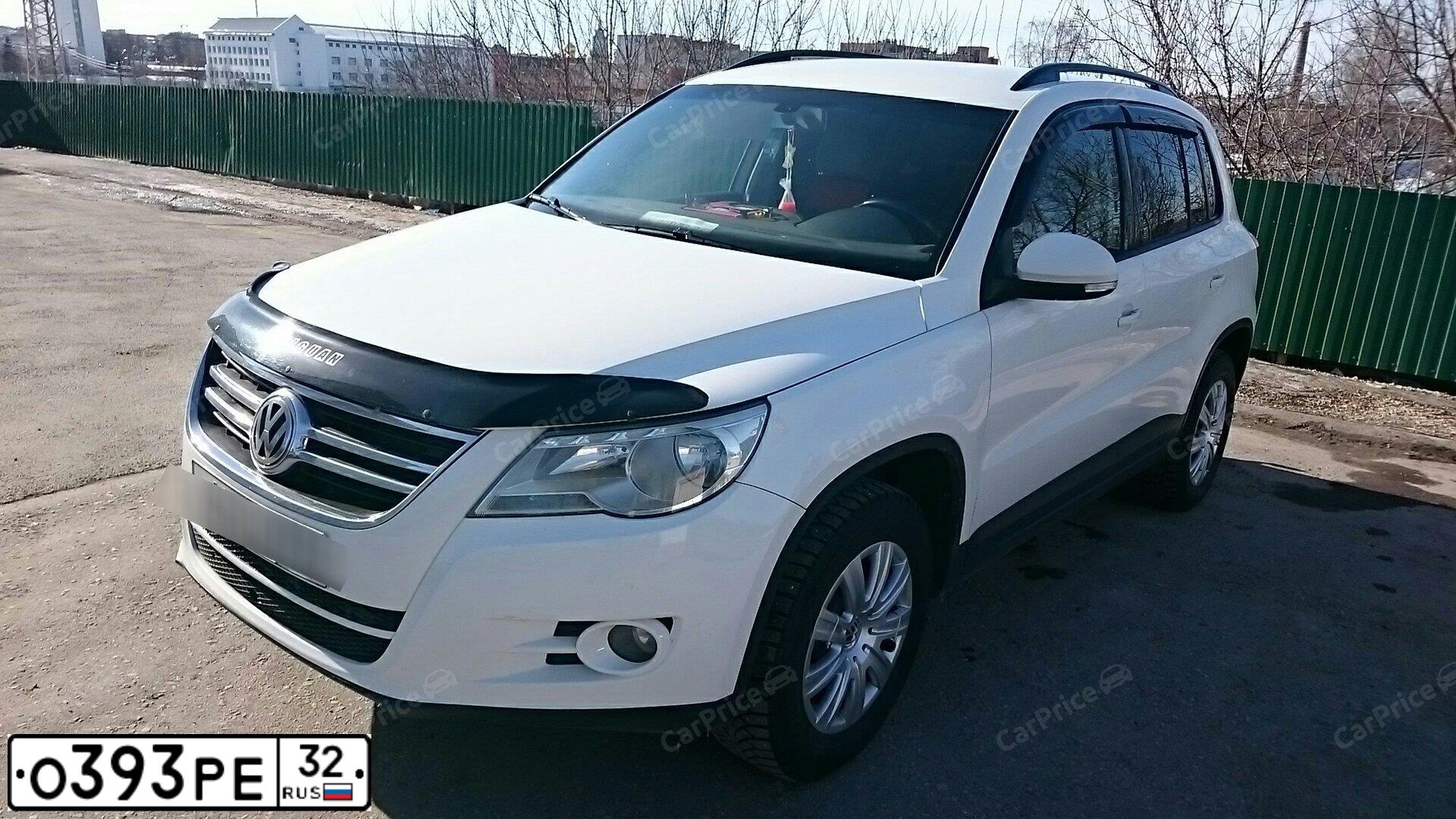 Фото автомобиля VOLKSWAGEN TIGUAN, 2010 — госномер О393РЕ32. Цвет: Белый