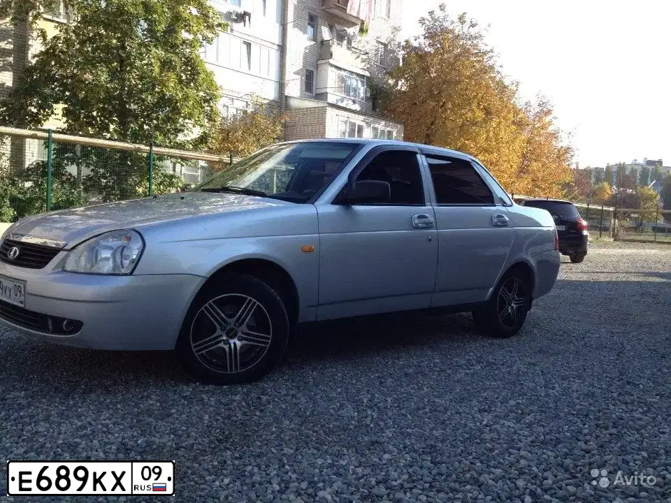 Фото автомобиля LADA 2170 PRIORA, 2009 — госномер Е689КХ09. Цвет: СВЕТЛО-СЕРЕБРИСТ-МЕТАЛЛ