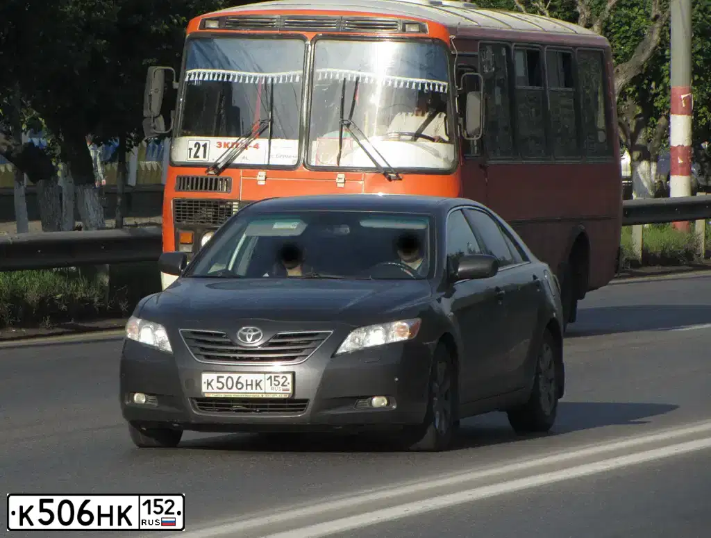 Фото автомобиля TOYOTA CAMRY, 2007 — госномер У767АУ52. Цвет: ТЕМНО-СЕРЫЙ