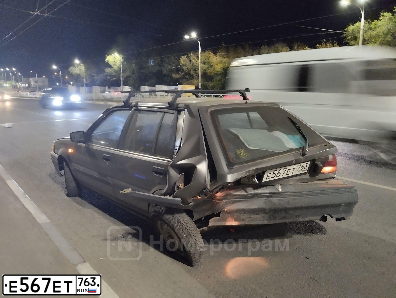 Фото автомобиля NISSAN SUNNY, 1990 — госномер Р774ВТ73. Цвет: Серый