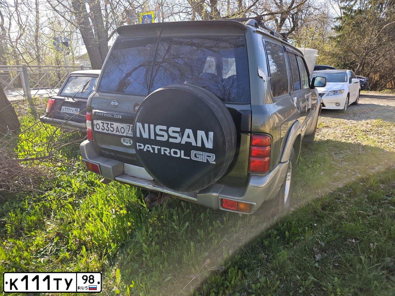 Фото автомобиля PORSCHE CAYENNE, 2004 — госномер У999УМ47. Цвет: СЕРЫЙ