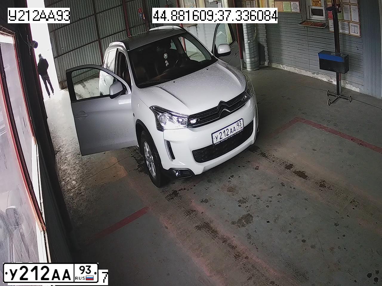 Фото автомобиля CITROEN BERLINGO, 2011 — госномер Т082РН123. Цвет: СЕРЫЙ