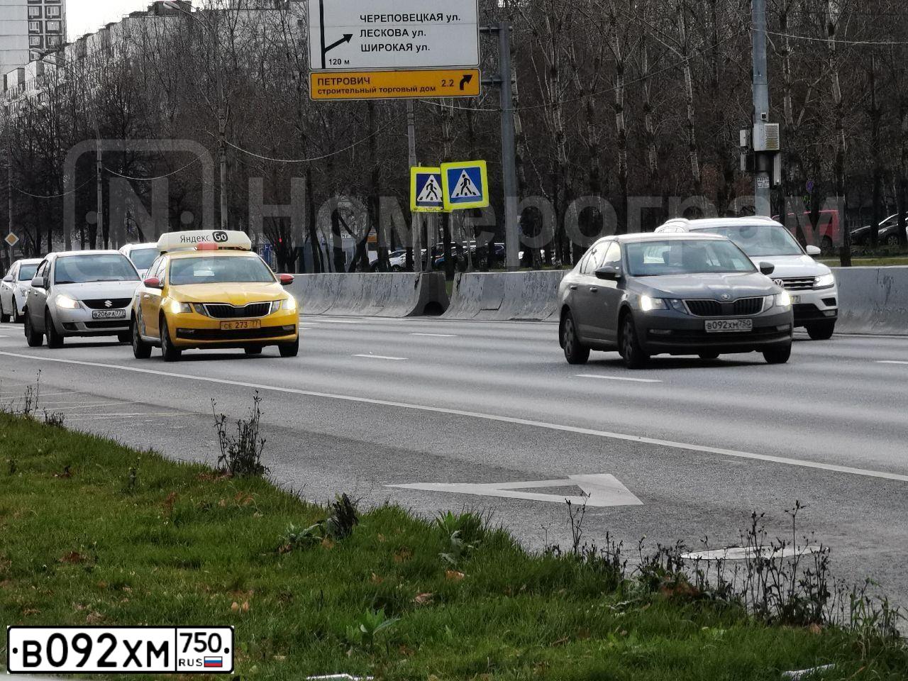 Фото автомобиля SKODA OCTAVIA, 2019 — госномер В092ХМ750. Цвет: СЕРЫЙ
