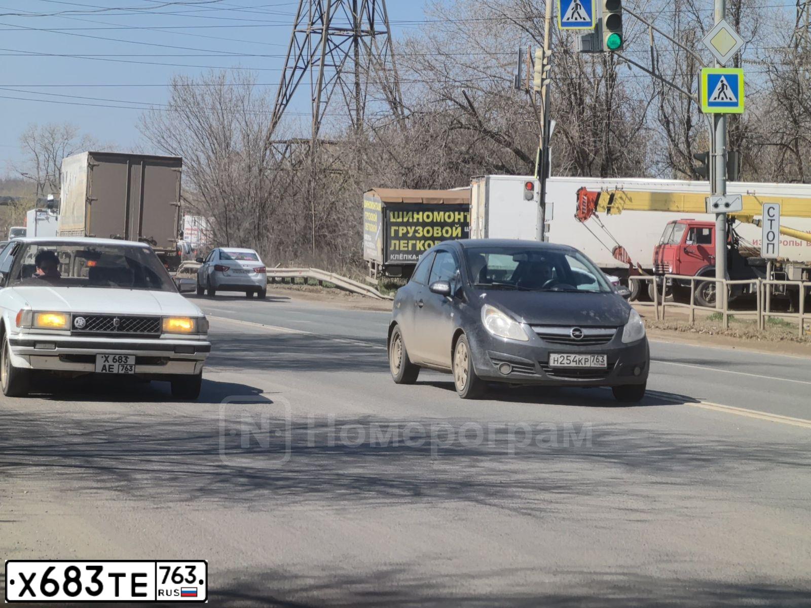 Фото автомобиля TOYOTA CAMRY, 2019 — госномер Х683ТЕ763. Цвет: ЧЕРНЫЙ МЕТАЛЛИК