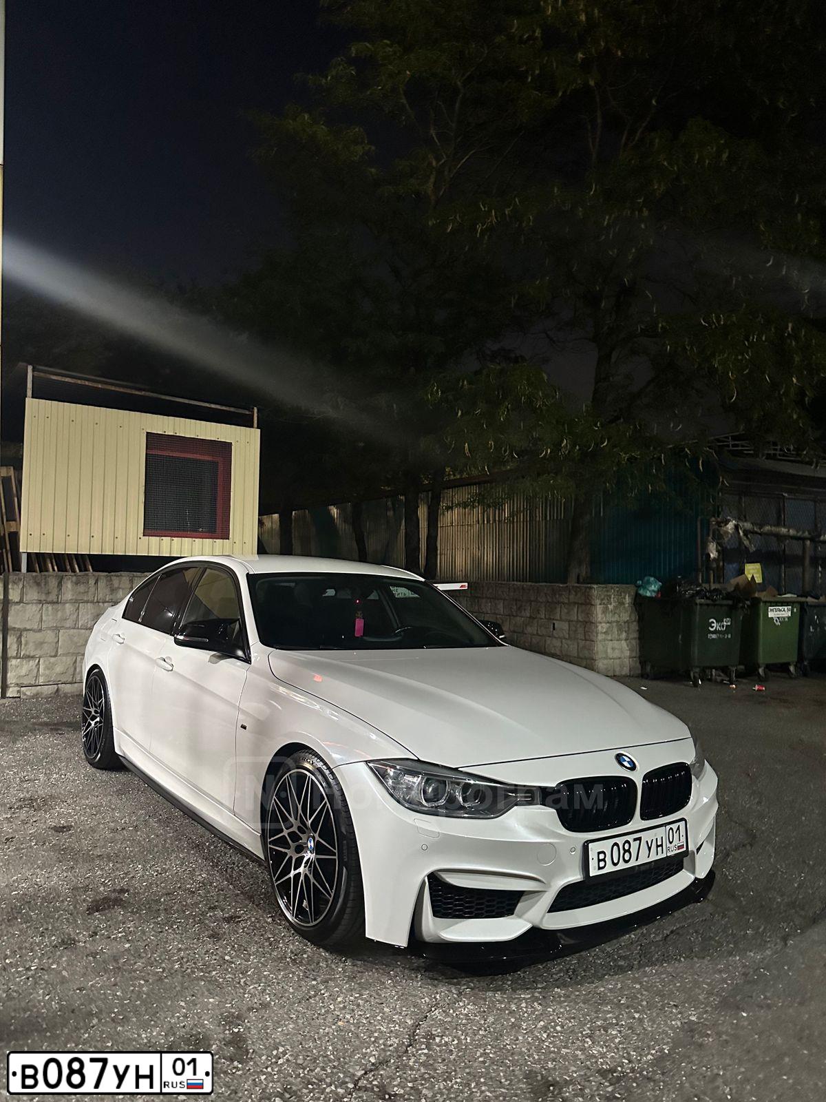 Фото автомобиля БМВ 320I, 2012 — госномер Т239ВТ180. Цвет: Белый