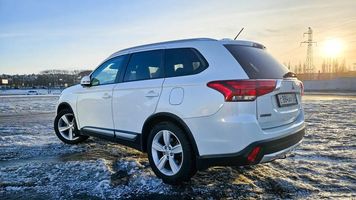 Фото автомобиля MITSUBISHI OUTLANDER, 2016 — госномер Х701РМ763
