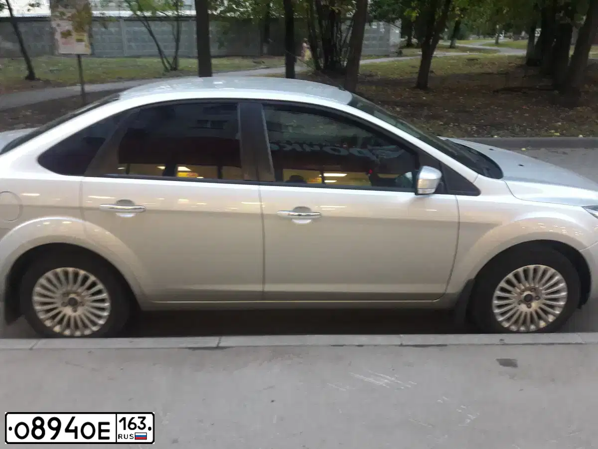 Фото автомобиля FORD FOCUS, 2011 — госномер А004АС163. Цвет: СЕРЕБРИСТЫЙ