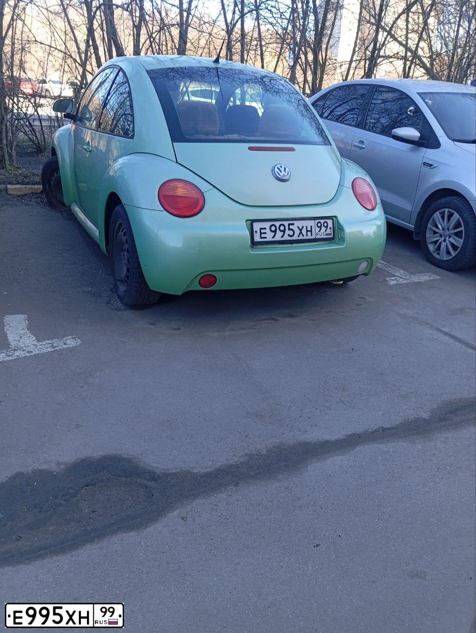 Фото автомобиля VOLKSWAGEN BEETLE, 1999 — госномер Е995ХН99. Цвет: ЗЕЛЕНЫЙ