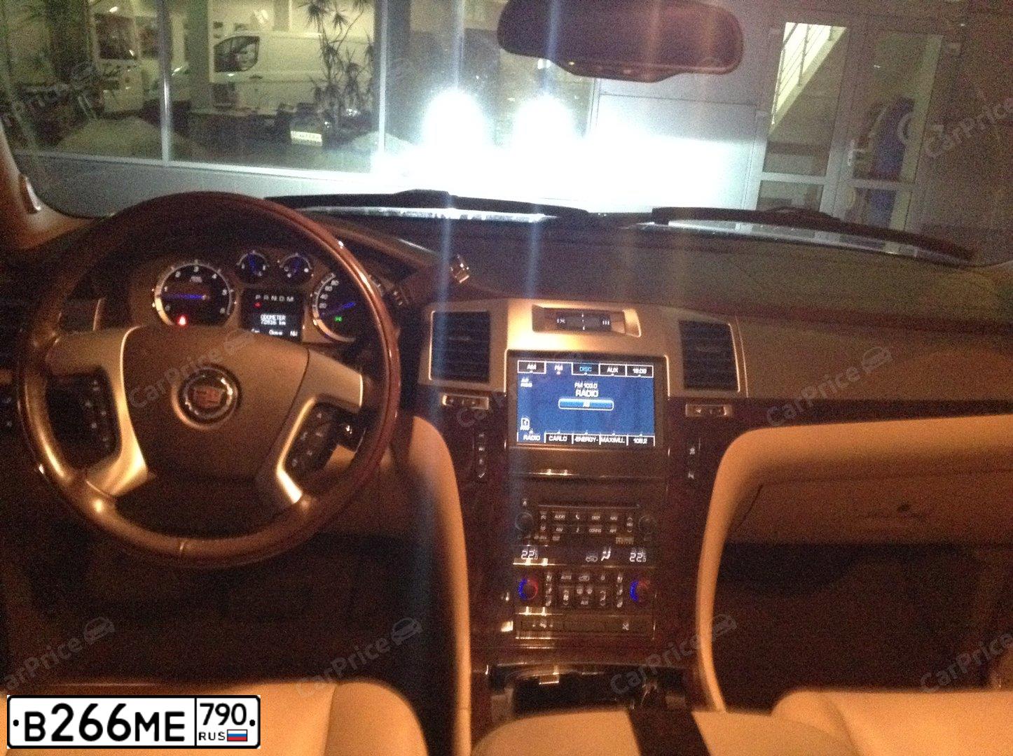 Фото автомобиля CADILLAC ESCALADE, 2011 — госномер О717СЕ196. Цвет: ЧЕРНЫЙ