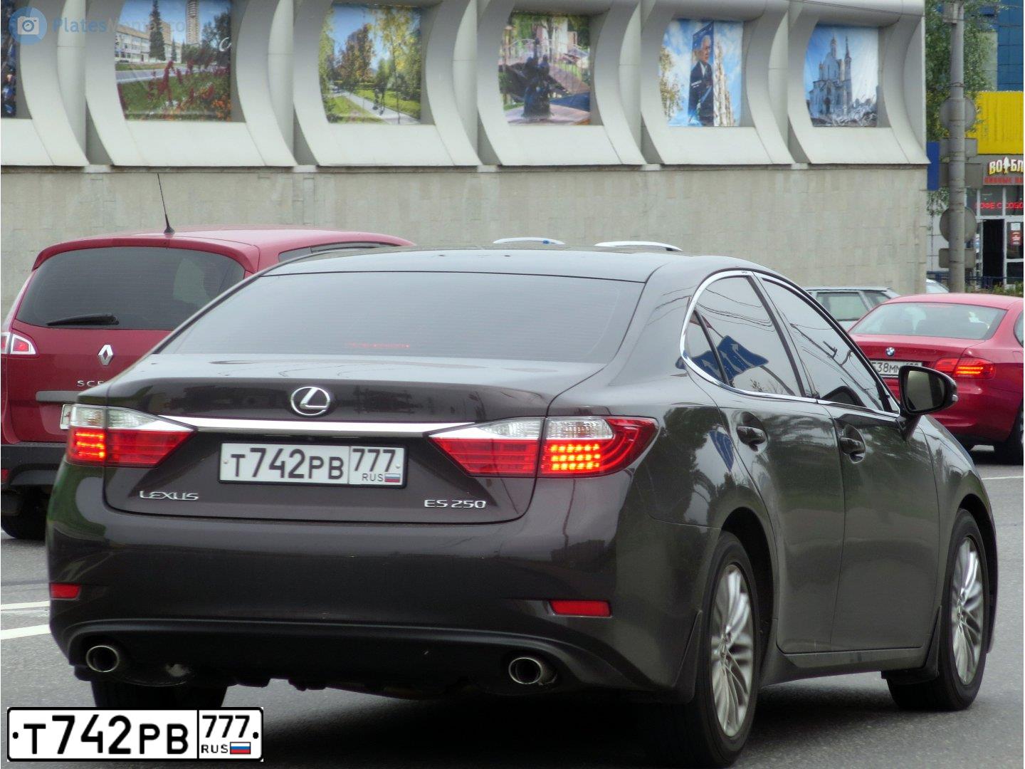 Фото автомобиля LEXUS ES, 2013 — госномер Т742РВ777. Цвет: БРОНЗОВЫЙ