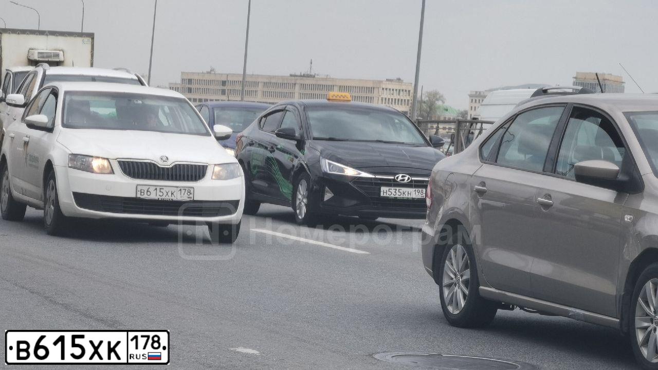 Фото автомобиля SKODA OCTAVIA, 2015 — госномер К077МН147. Цвет: Белый