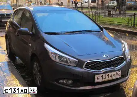 Фото автомобиля KIA CEE'D, 2013 — госномер Е131АВ53. Цвет: СЕРЫЙ МЕТАЛЛИК