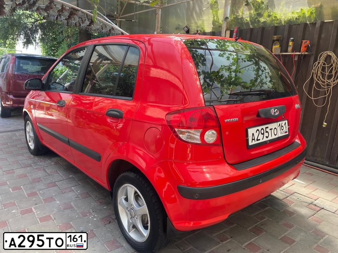 Фото автомобиля HYUNDAI GETZ, 2004 — госномер А295ТО161. Цвет: ЯРКО-КРАСНЫЙ