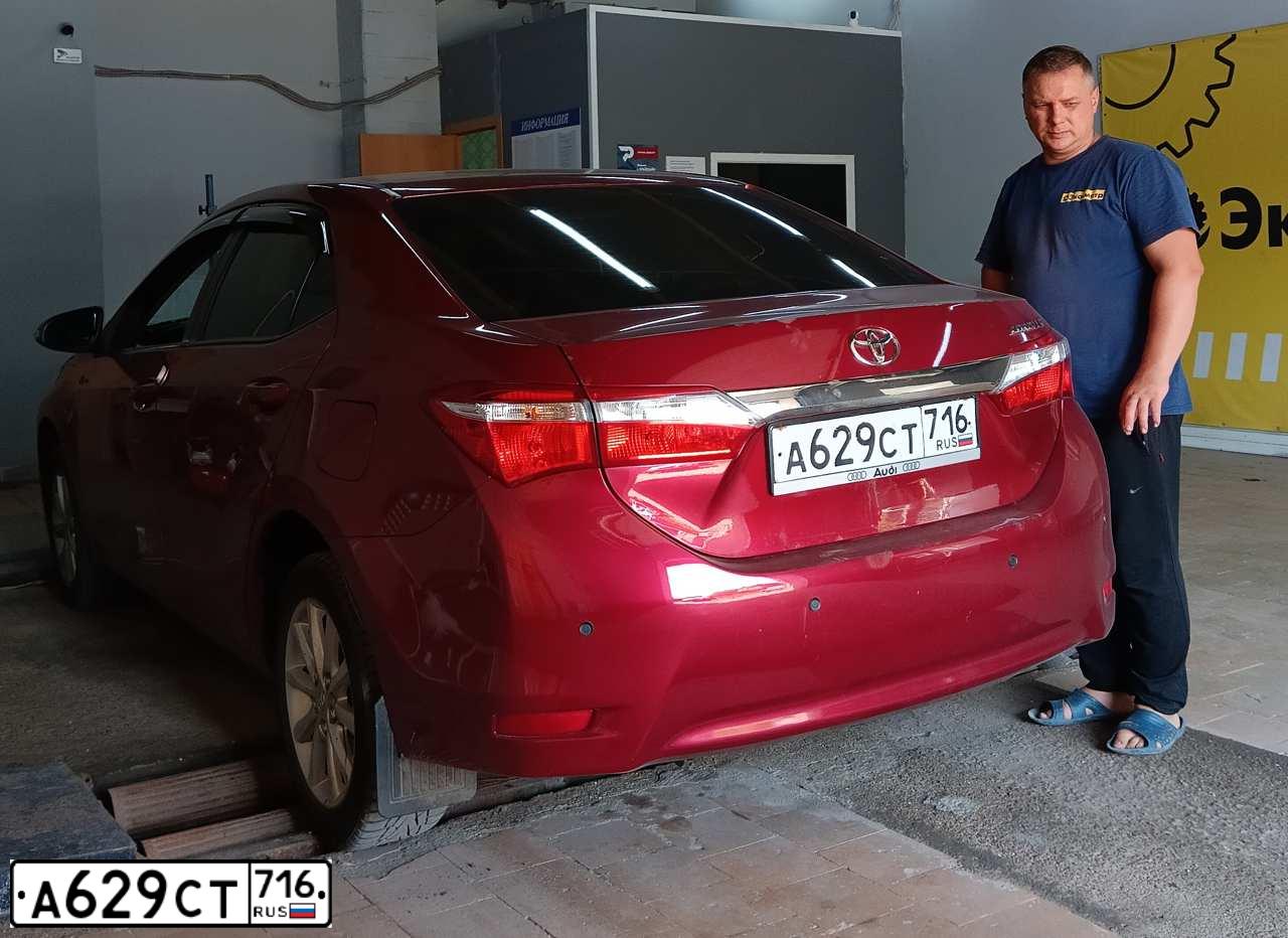 Фото автомобиля TOYOTA COROLLA, 2016 — госномер Х316ТО55. Цвет: Красный