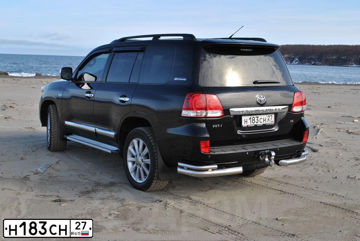 Фото автомобиля TOYOTA LANDCRUISER 200, 2010 — госномер О555МХ27. Цвет: ЧЕРНЫЙ