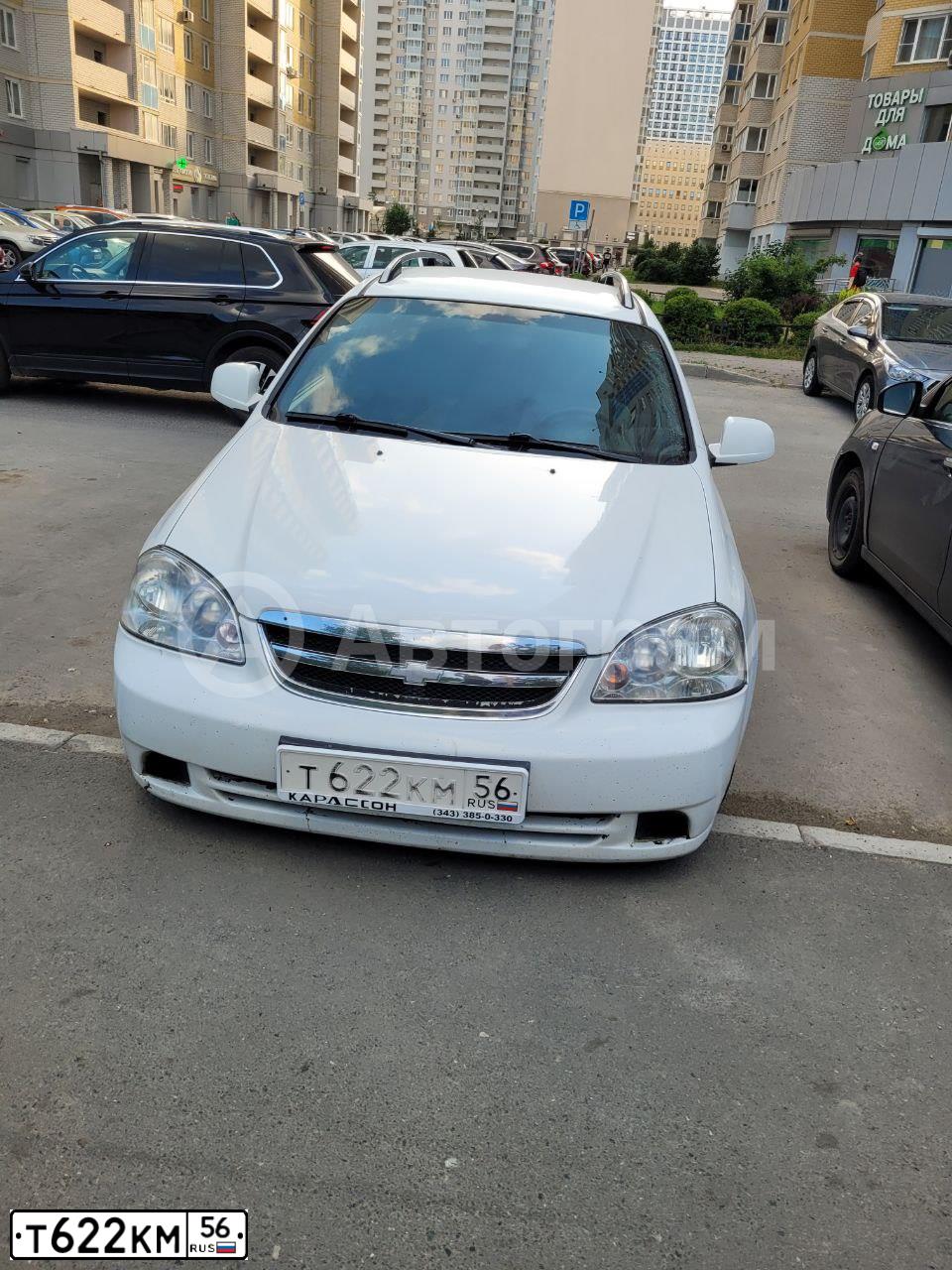 Фото автомобиля CHEVROLET LACETTI, 2012 — госномер Т622КМ56. Цвет: Белый