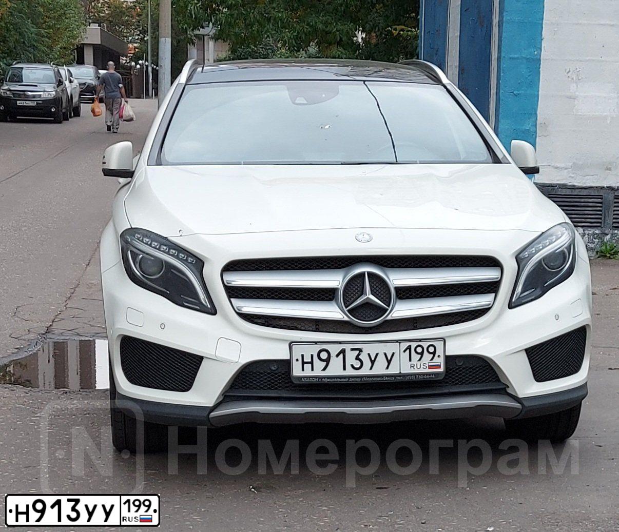 Фото автомобиля MERCEDES GLA-KLASSE, 2015 — госномер М696УУ18. Цвет: Белый