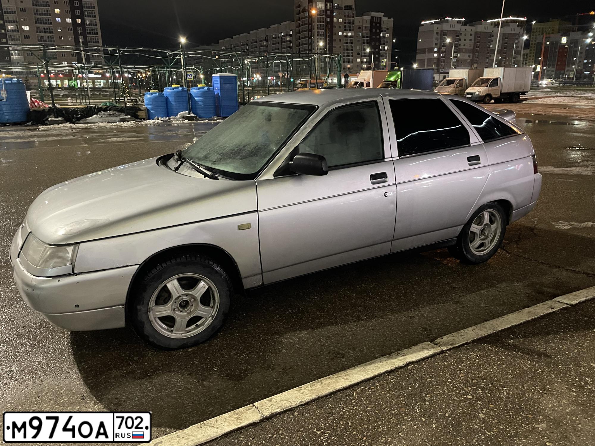 Фото автомобиля LADA 2112, 2007 — госномер М974ОА702. Цвет: СВЕТЛО-СЕРЕБРИСТЫЙ МЕТАЛЛ
