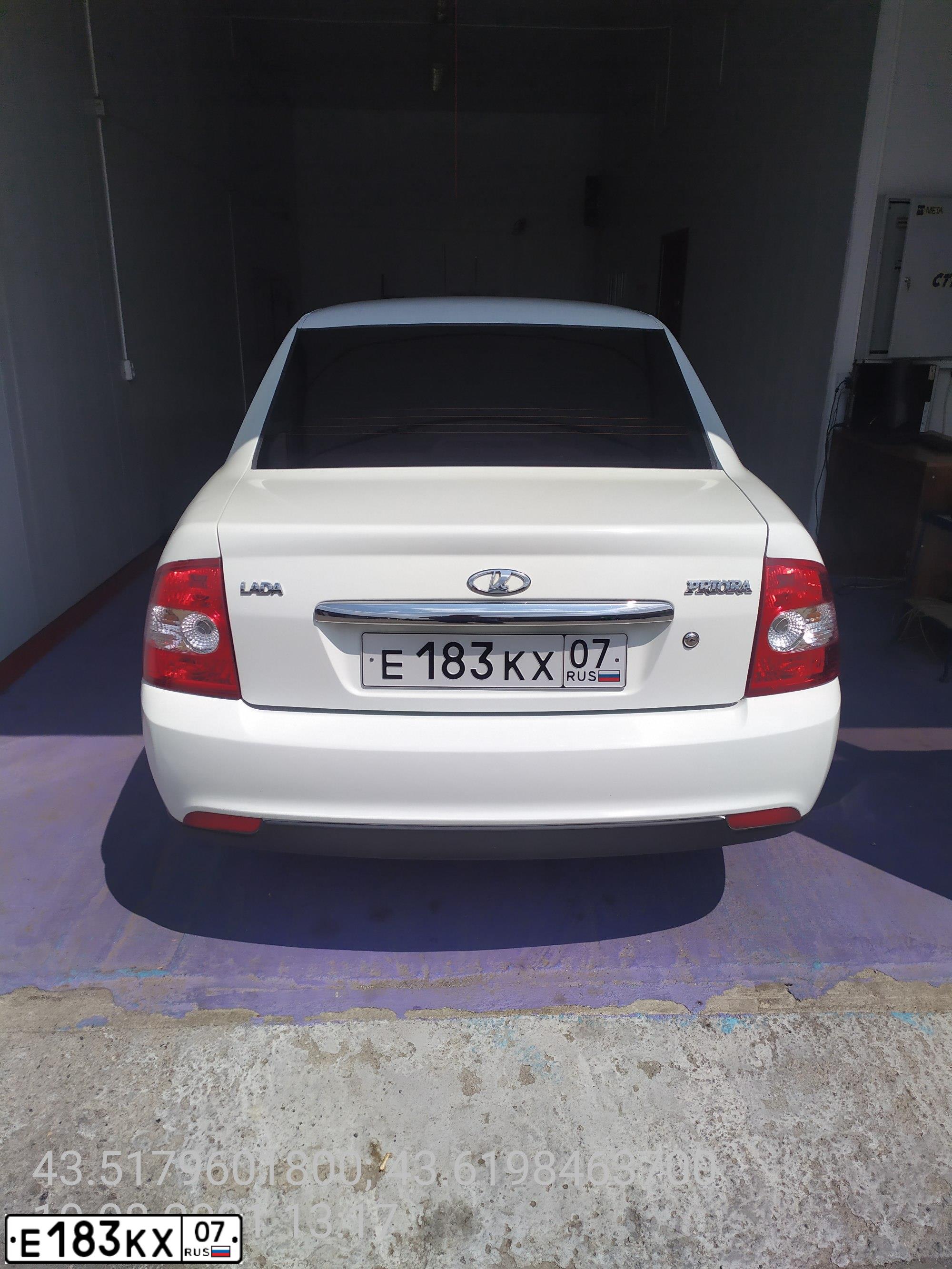 Фото автомобиля LADA 2170 PRIORA, 2010 — госномер М066ТМ26. Цвет: Белый