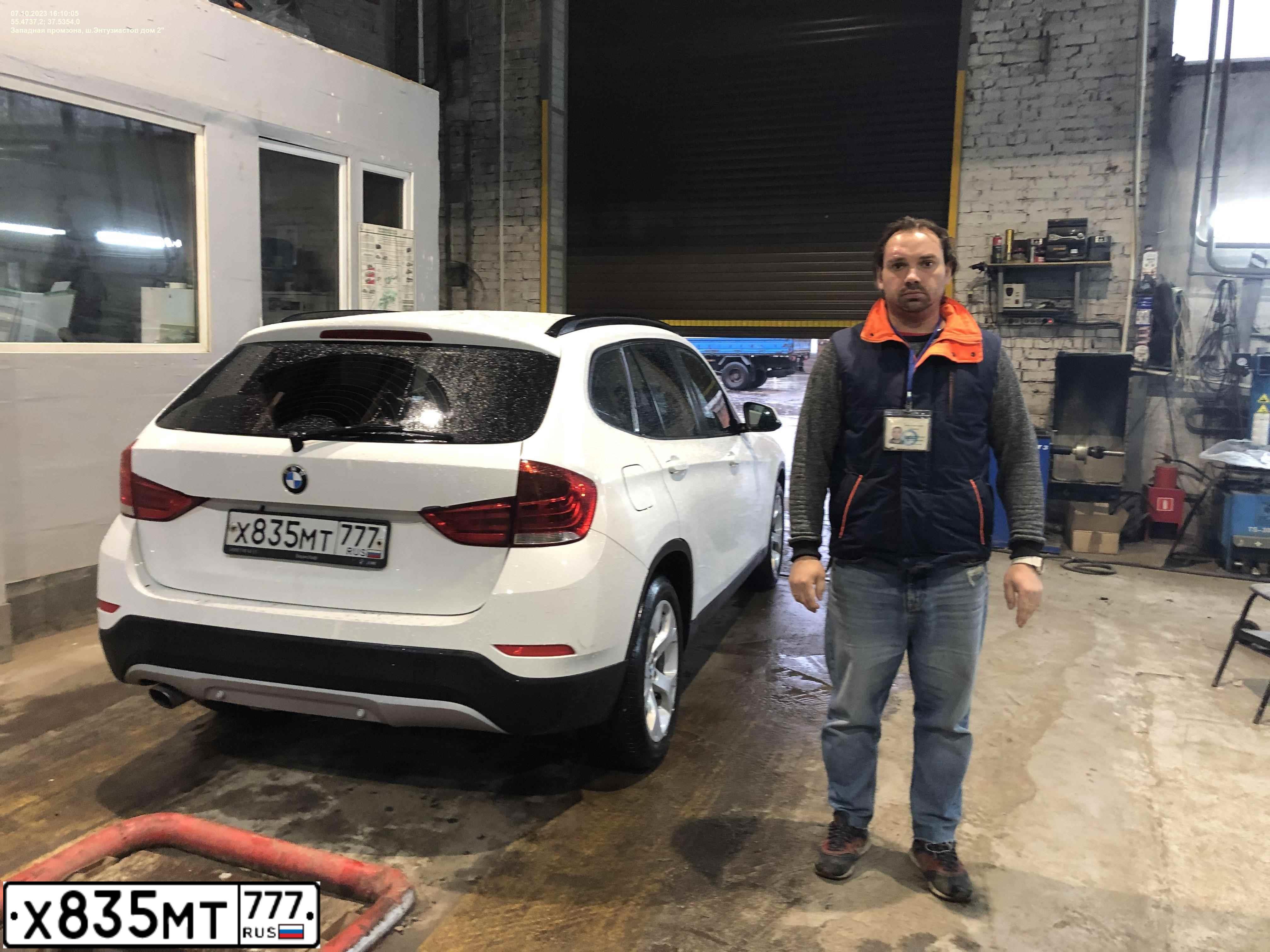 Фото автомобиля BMW X1, 2014 — госномер Е283НС164. Цвет: Белый