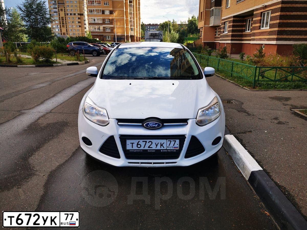 Фото автомобиля FORD FOCUS, 2013 — госномер Р485ВК40. Цвет: Белый