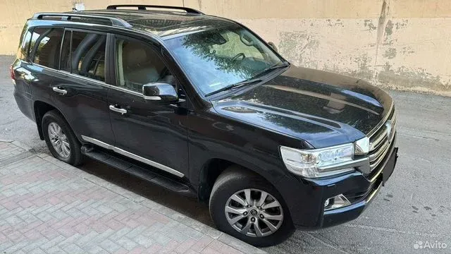 Фото автомобиля TOYOTA LANDCRUISER 200, 2018 — госномер А888ХХ48. Цвет: ЧЕРНЫЙ