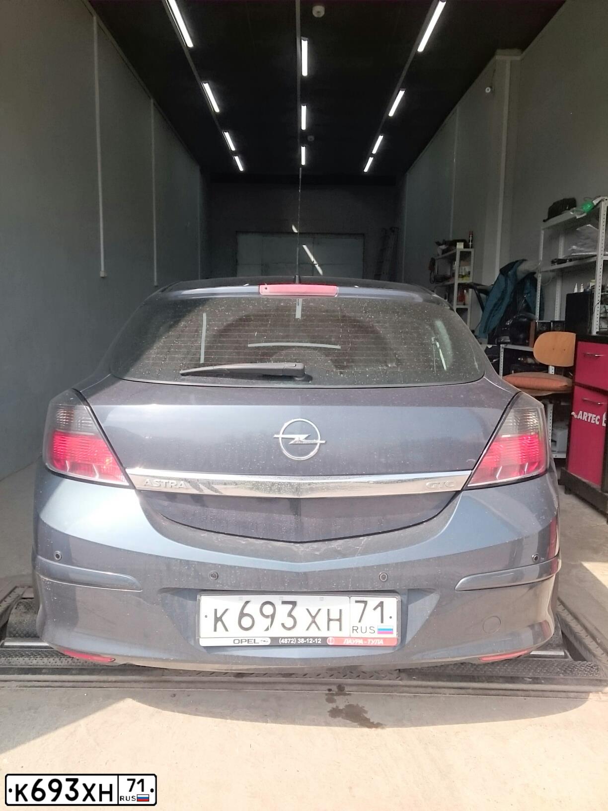 Фото автомобиля OPEL ASTRA, 2010 — госномер К693ХН71. Цвет: СИНИЙ