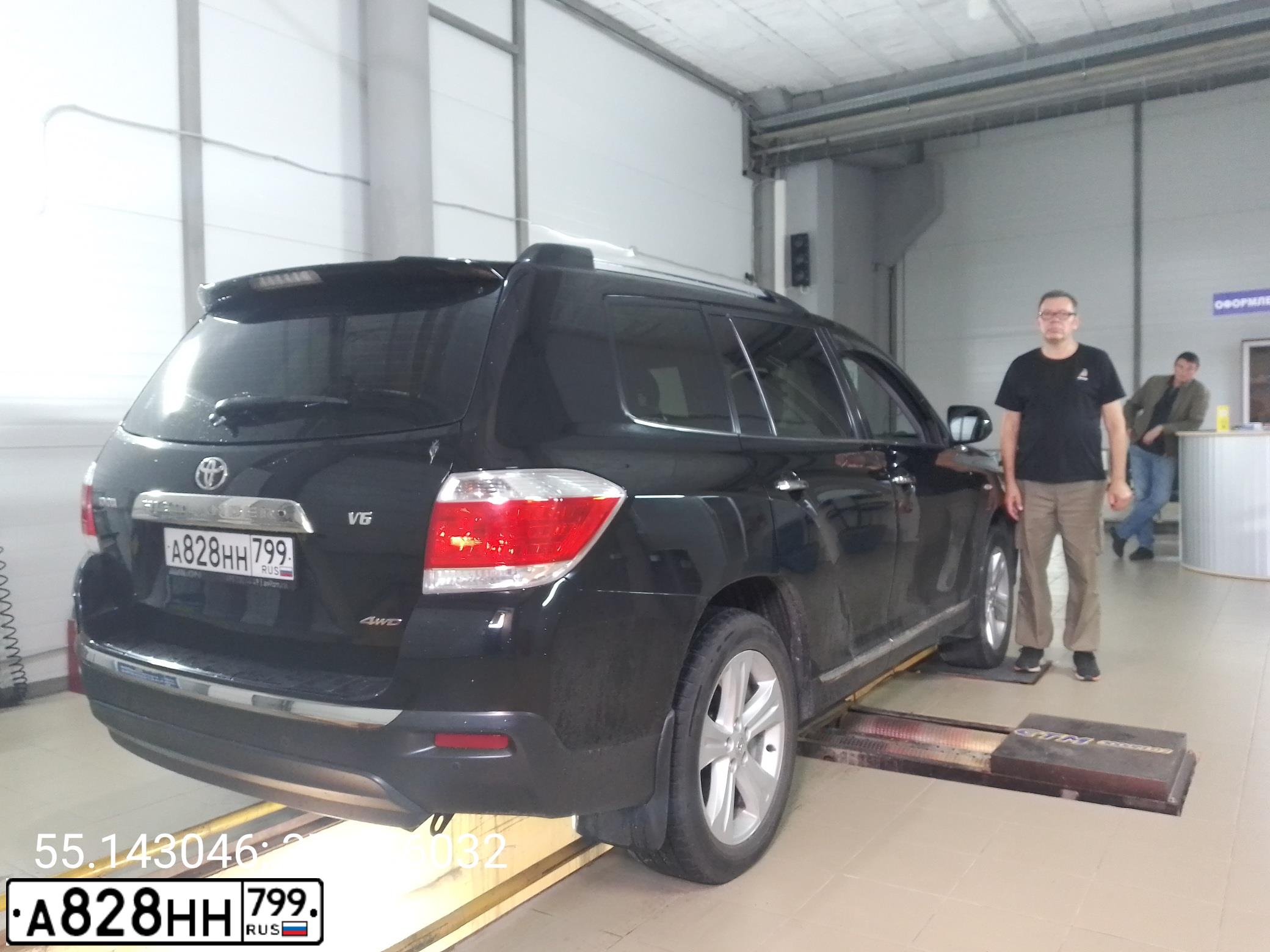 Фото автомобиля TOYOTA HIGHLANDER, 2012 — госномер Е767КР799. Цвет: ЧЕРНЫЙ