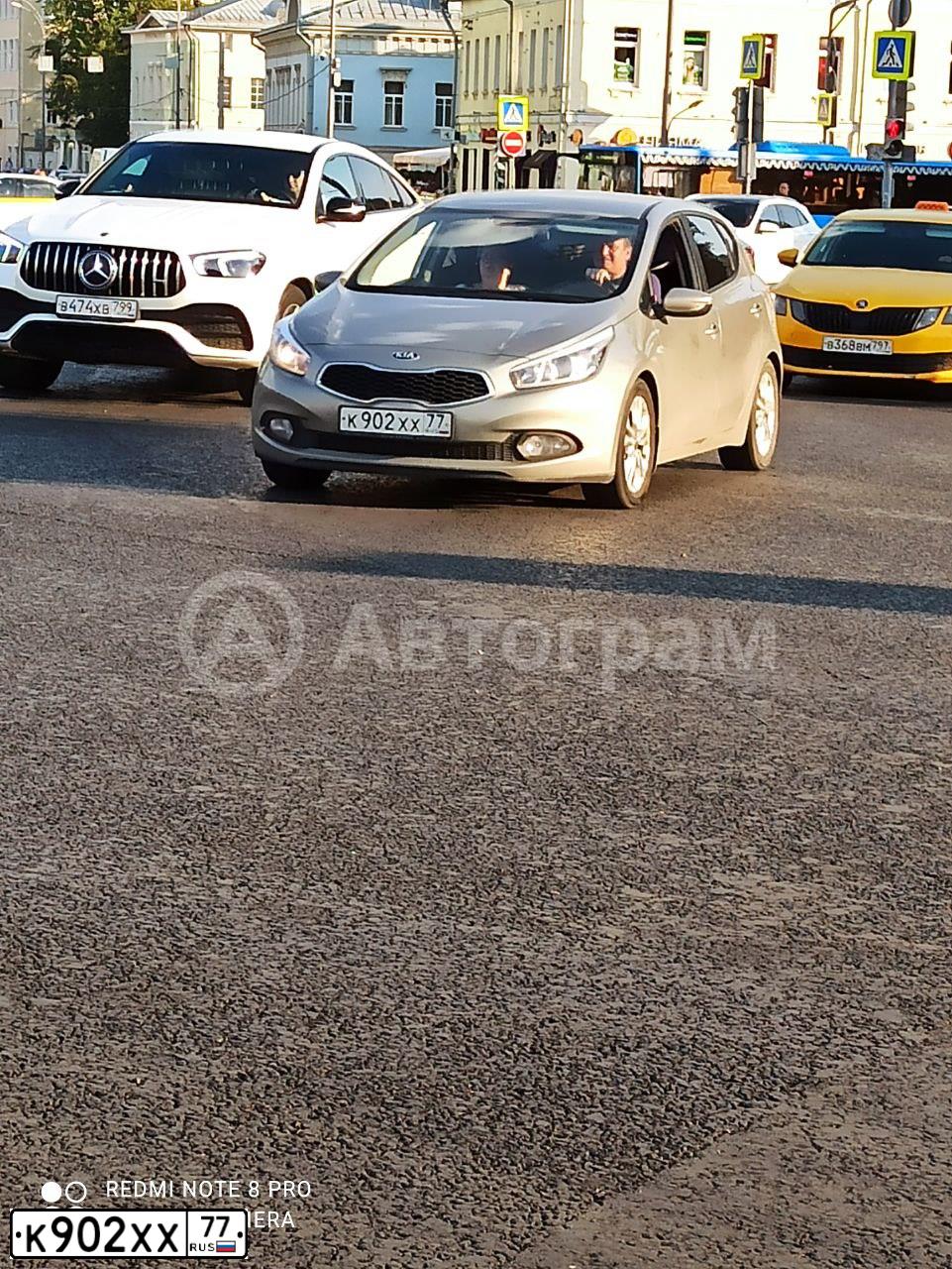 Фото автомобиля KIA CEE'D, 2013 — госномер К902ХХ77. Цвет: СЕРЫЙ