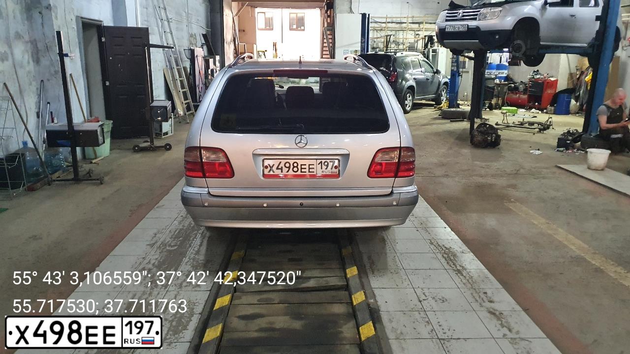 Фото автомобиля MERCEDES E-KLASSE, 2002 — госномер Х498ЕЕ197. Цвет: СЕРЫЙ