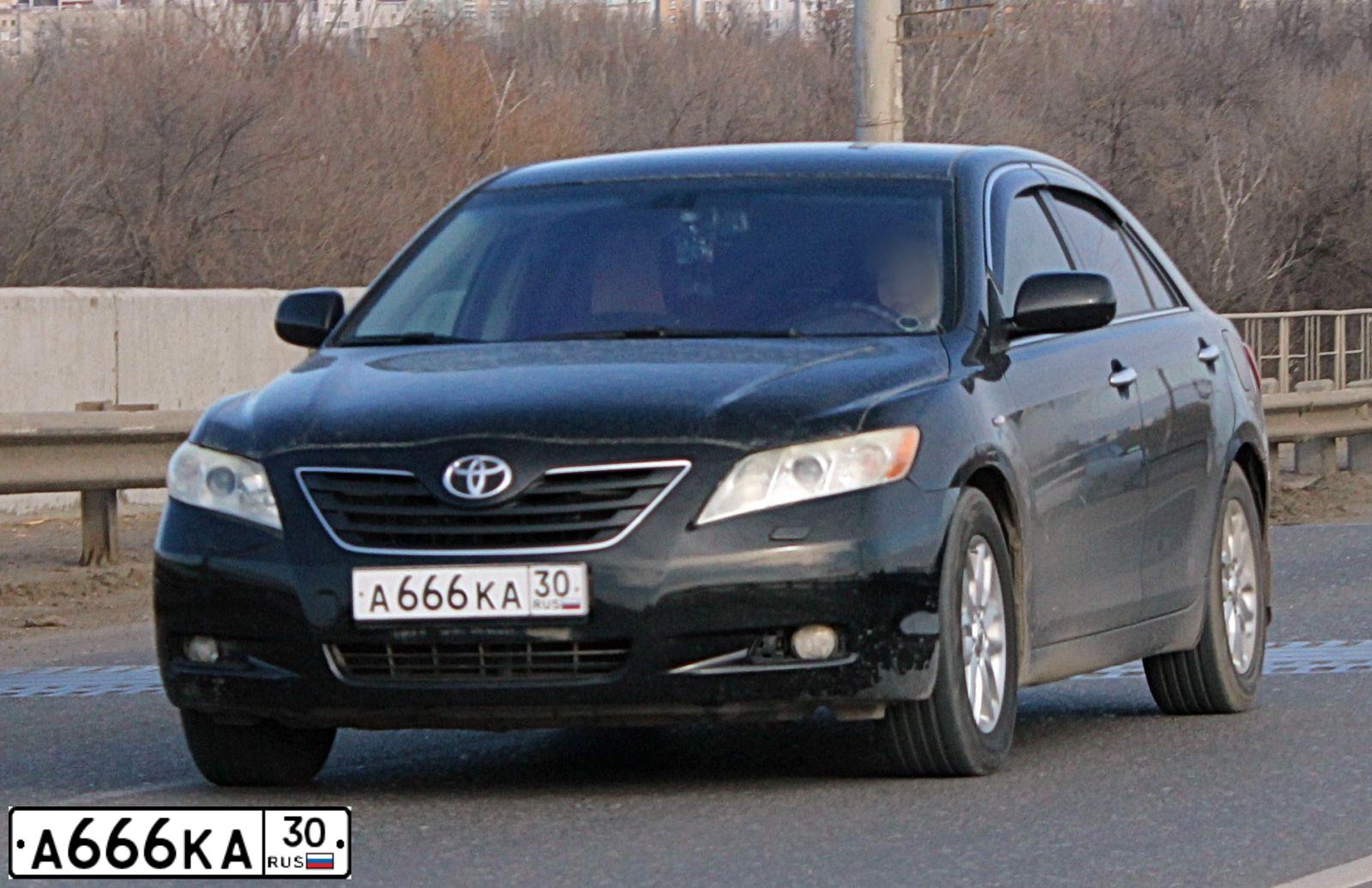 Фото автомобиля TOYOTA CAMRY, 2007 — госномер К777МС64. Цвет: ЧЕРНЫЙ
