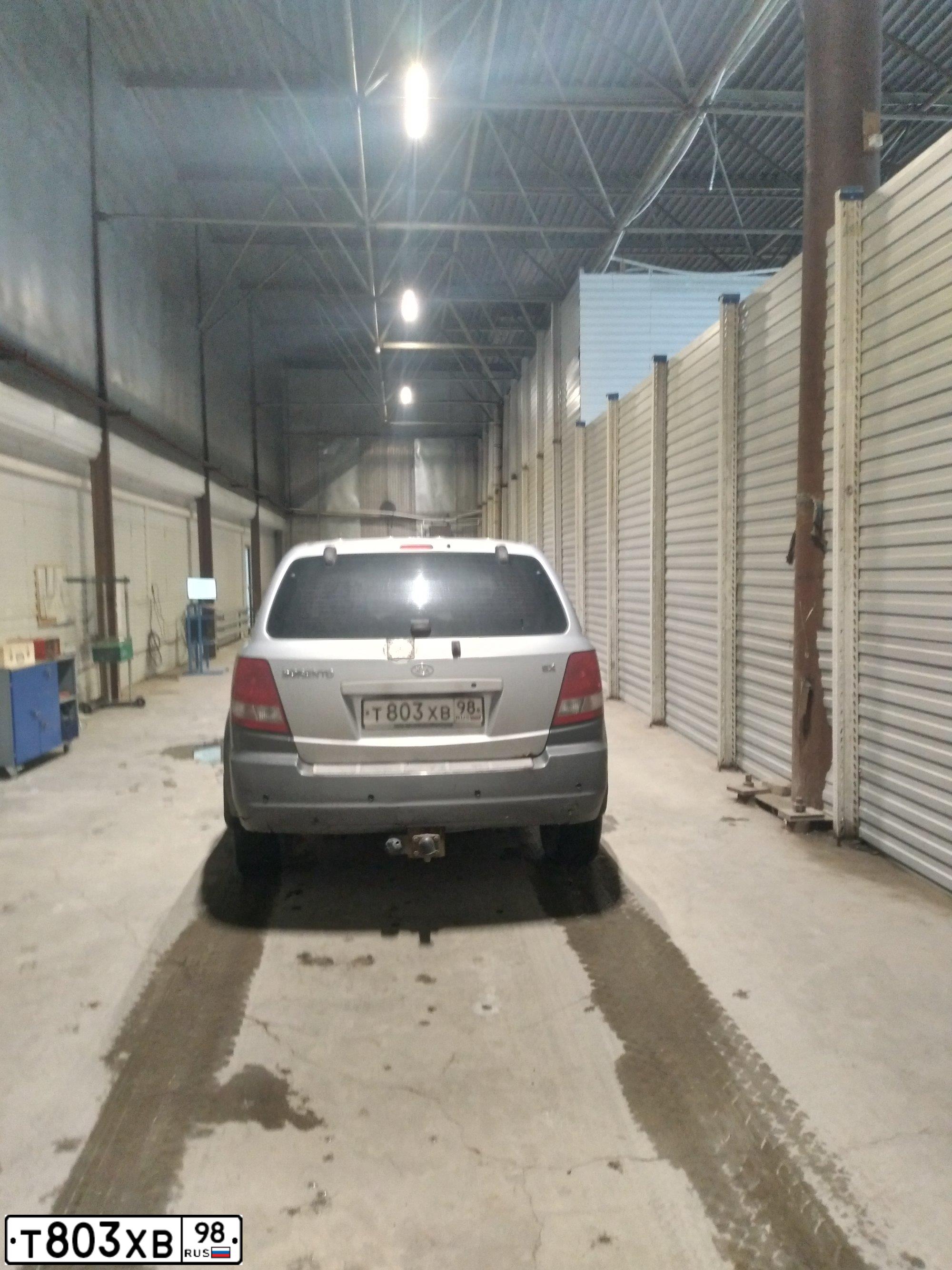 Фото автомобиля KIA SORENTO, 2003 — госномер Т803ХВ98. Цвет: СЕРО-СЕРЕБРИСТЫЙ