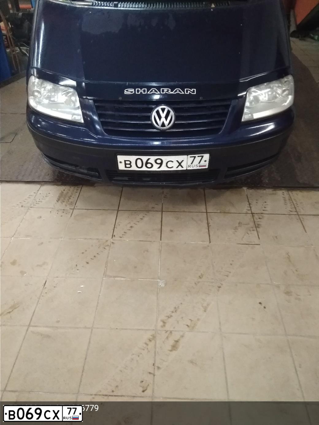 Фото автомобиля NISSAN X-TRAIL, 2011 — госномер В069СХ77. Цвет: СЕРЫЙ