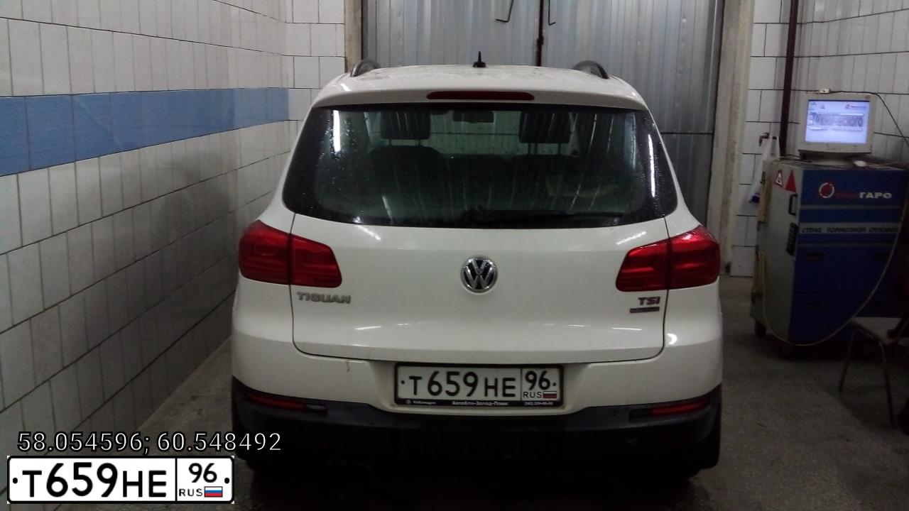 Фото автомобиля VOLKSWAGEN TIGUAN, 2011 — госномер Т659НЕ96. Цвет: БЕЛЫЙ