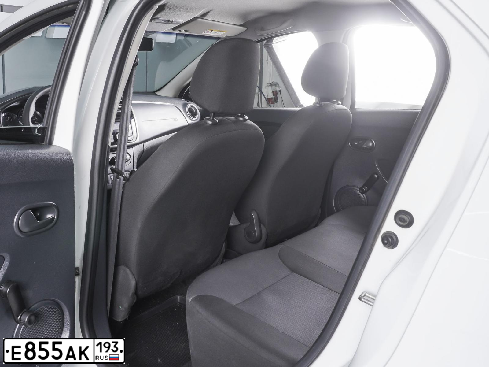Фото автомобиля RENAULT LOGAN, 2019 — госномер Е855АК193. Цвет: Белый