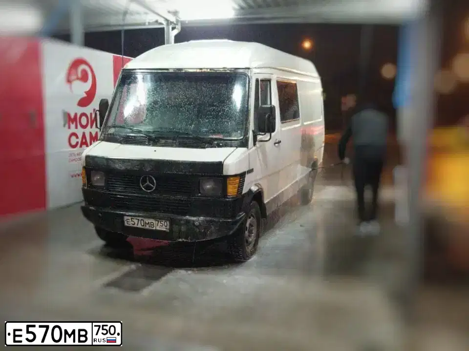 Фото автомобиля MERCEDES SPRINTER, 1990 — госномер Е570МВ750. Цвет: БЕЛЫЙ